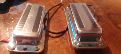 Microfono Bajo Aknico Modelo Rickembaker. Faim Plateado