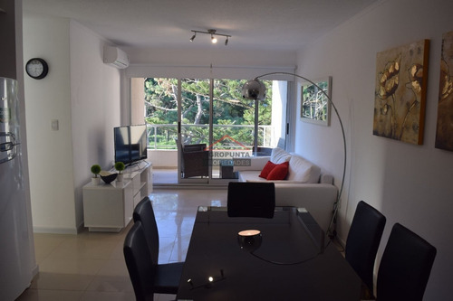 A Pasos De Playa Brava Con Servicios- Ref: 2865