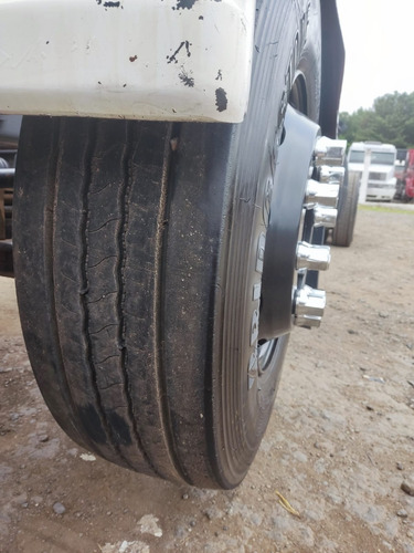 Imagem 10 de 12 de Volvo Vm 270 2013