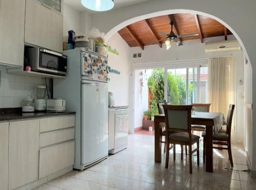 Imagen 5 de 10 de Excelente Triplex 4 Ambientes Con Patio Y Cochera. Escucha O