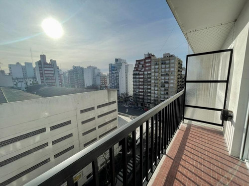Imagen 4 de 20 de Excelente Departamento 3 Ambientes Totalmente Amueblado A Nuevo Sobre Avda. Colon 7 Piso Al Frente, C/lavadero Vista Lateral Al Mar Impecable