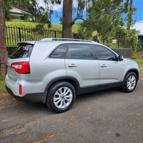 Imagen 7 de 15 de Kia Sorento Coreana