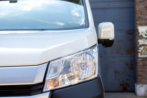 Toyota Hiace 2.8 Tdi Furgón 6at L2h2 3a 5p