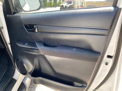 Toyota Hilux 2.7 Cabina Doble Sr Mt