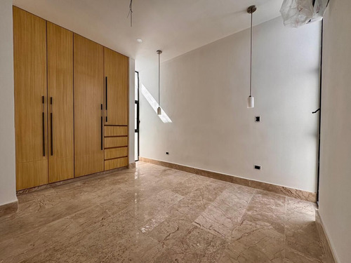 Casa En Venta De 4 Recamaras En Privada Ubicada En Xcanatun