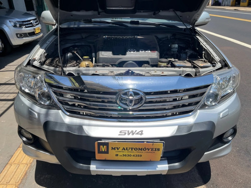 Toyota Hilux SW4 3.0 SRV 4X4 7 LUGARES 16V TURBO INTERCOOLER DIESEL 4P AUTOMÁTICO