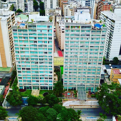 María Vergara Vende: Mls #24-3161 Santa Eduwigis, Moderno Y Funcional Apartamento, Al Lado Del Hotel Pestana. Cuenta Con Todos Los Servicios Y/o Beneficios Del Hotel.