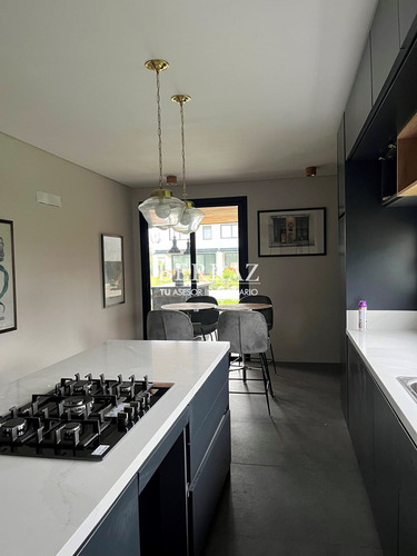 Casa En Venta En Barrio La Calesa Pilará Pilar Lote De 955 M2