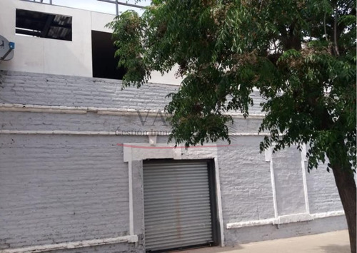 Imagen 10 de 12 de Vass Vende Casa Comercial En Lugar Estratégico, Santiago