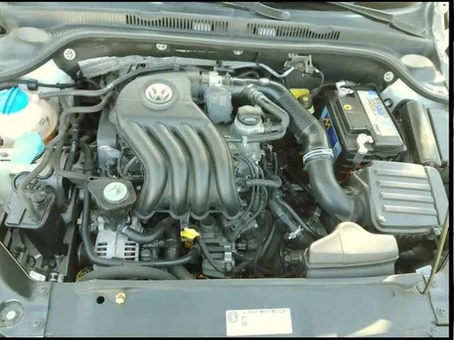 Imagen 8 de 10 de Volkswagen Vento 2015 2.0 Advance 115cv