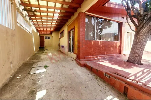 Casa Con Terreno Amplio Ubicada En Colonia Internacional
