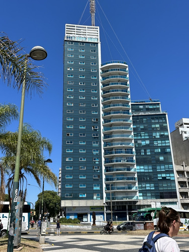 Venta Gran Oficina En Tres Cruces Con Garaje. Edificio De Categoría