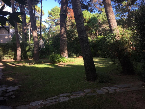 Chalet En Zona Norte De Pinamar, 3 Dormitorios + Dependencia