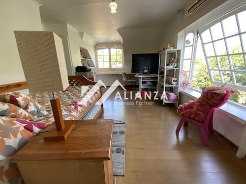 Gran Casa Familiar Con Excelente Ubicación