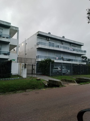 Apartamento En Alquiler De 2 Dormitorios C/ Cochera En Atlántida!!