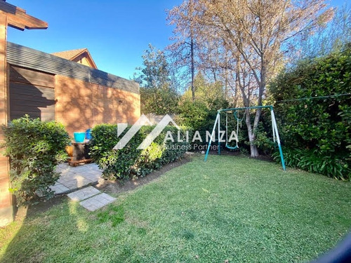 Casa En Condominio Aislada Con Gran Terreno, Imperdible!!!!