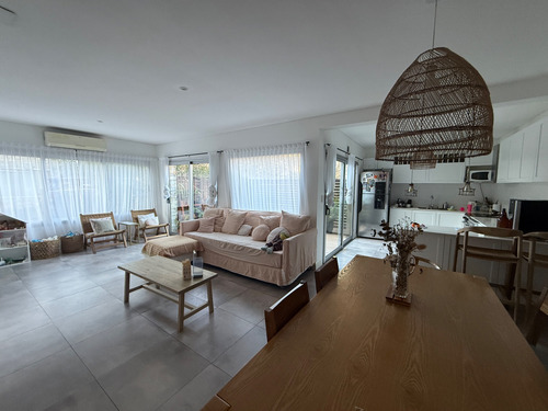 Venta Duplex Tipo Casa Complejo Cerrado Banfield Pileta