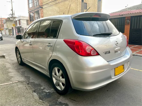 Nissan Tiida 1.8 Premium 5 p
