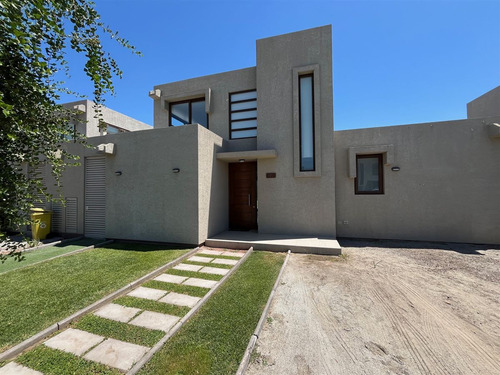 Casa En Venta 3d Y 3b, En Condominio Chicureo Norte