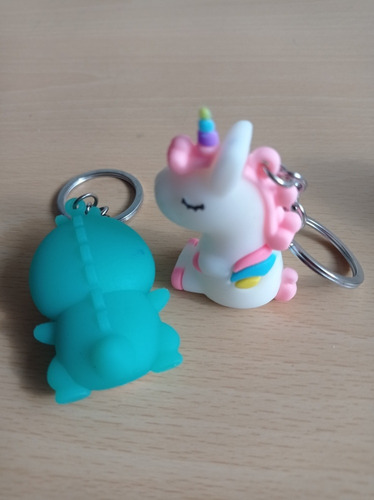 Imagen 3 de 4 de Llaveros De Silicón Mickey Minnie Stich Unicornio Dinosaurio