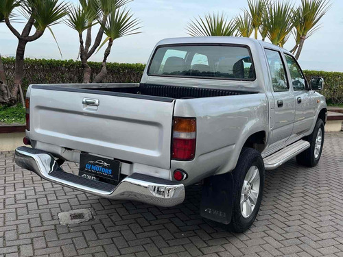 Toyota Hilux 3.0 SRV 4X2 CD 8V DIESEL 4P MANUAL