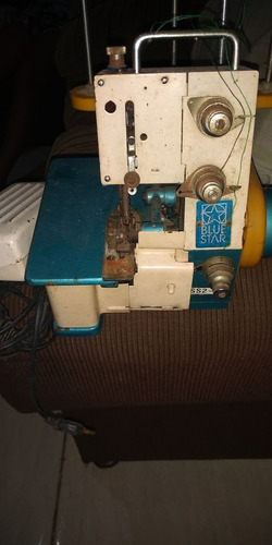 Imagem 1 de 2 de Vendo Essa Máquina Overlok 250 Reais Fucionando Perfeitamen