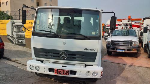 Mercedes Atron 1719 Modelo 2014 Com Munck