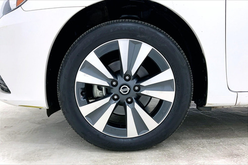Imagen 9 de 25 de Nissan Sentra 4x2 4 Pts Advance Cvt A/ac F Niebla Ra-16