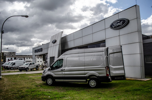 Ford Transit 2.2 Furgon Largo 350l