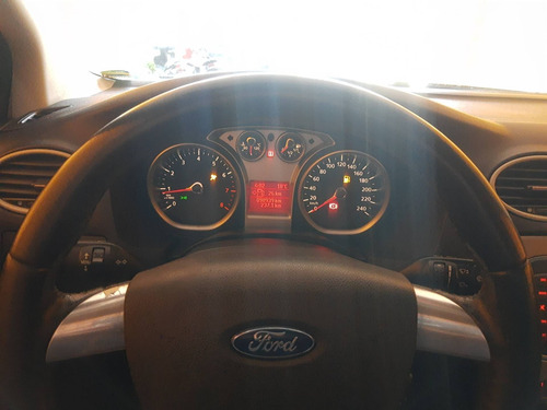 Imagem 9 de 15 de Ford Focus 1.6 8v Gasolina 4p Manual