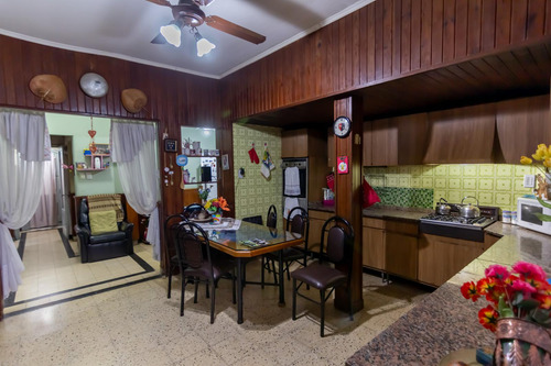 Venta De Casa 2 Dormitorios Con Cochera En Rosario - Humberto Primo Al 1500
