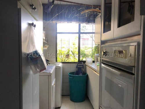 Apartamento En Zona Exclusiva Con Muy Buena Distribución Sabana Larga 24-18543