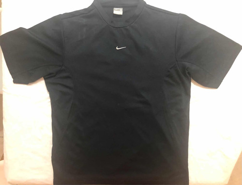 Remera Deportiva Nike Para Hombres Talle M, Es Fit, Usada