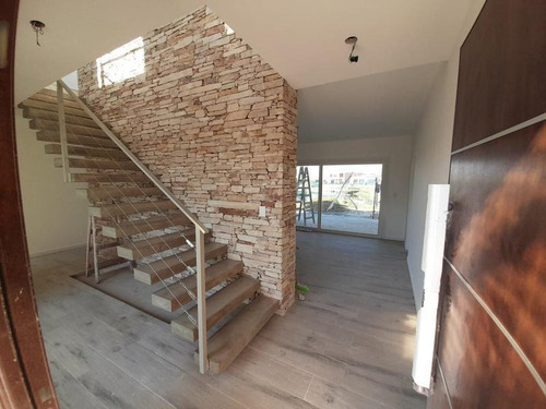 Imagen 2 de 13 de Moderna Casa A Estrenar En Cantón - Islas