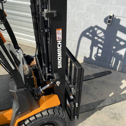 Imagen 13 de 15 de Autoelevador 2500kg 2.5 Toneladas Triple Torre 4.5m Duales