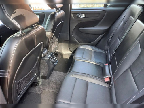 Volvo XC40 2.0 T5 MOMENTUM PLUS