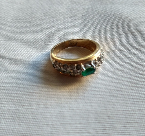 Anillo Oro Enchapado Con Diamantes Blancos Y Piedra Verde