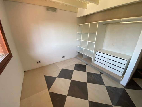 Imagen 7 de 10 de Venta- Re Tasado Y Bajo Precio, Casa De 4 Dormitorios !