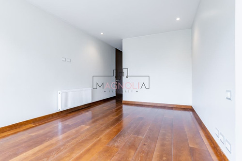 Casa En Venta De 5 Dorm. En Lo Barnechea