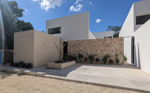 Casa En Venta En Exclusivo Desarrollo De Cholul, Merida.