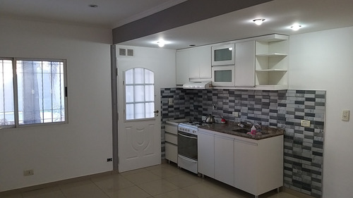 Venta Casa + Depto. Merlo Apto Credito. Calle Mitre Al 2000