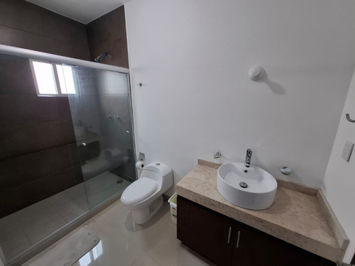Casa En Venta En El Fracc Lomas De La Rioja