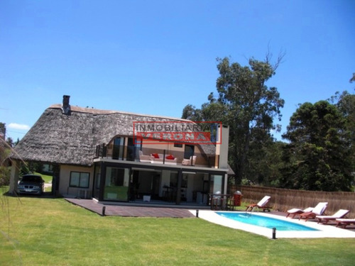 Cabaña De 4 Dormitorios Y Piscina Cerca Del Mar, Pinares, Punta Del Este 