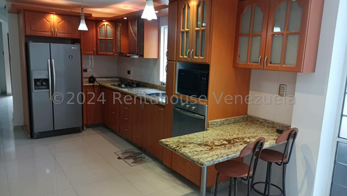 Comodo E Iluminado Townhouse De Tres Habitaciones Y Tres Banos, Bella Cocina Equipada, Sala Comedor, Sala De Estar Y Patio, Condominio Con Vigilancia Privada Las 24 Horas, Pozo De Agua 