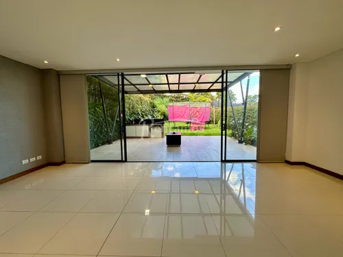 Casa En Arriendo En Loma Del Atravesado. Cod A776184