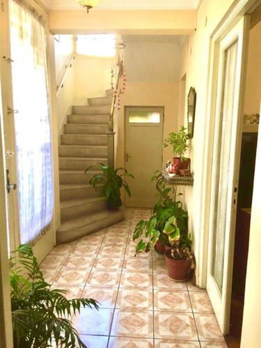 Casa En Venta De 5 Dorm. En Ñuñoa