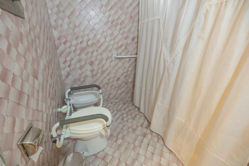 Casa En Venta En Rafael Calzada De 5 Ambientes