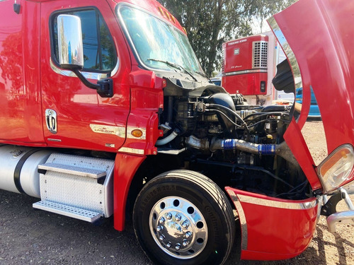 Imagen 5 de 15 de Tractocamion Cascadia 2012 Placas Federales