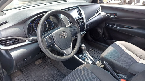 Imagen 10 de 10 de Toyota Yaris G Automático Caja Dual