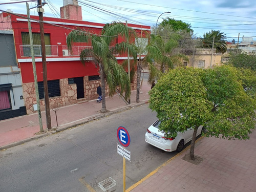 Casa De 3 Ambientes + Local Alberdi